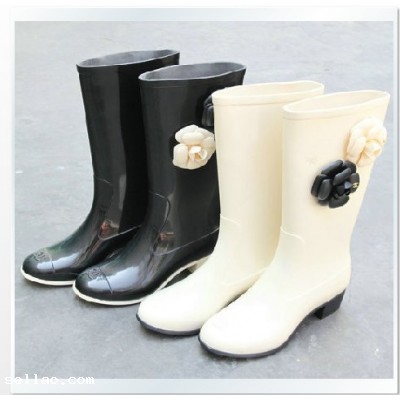 New Chanel camellia rain boots rubber boots `1 `