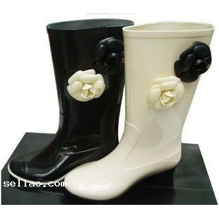 CHANEL Camelia Logo Rain Boots!size: 35/36/37/38/39