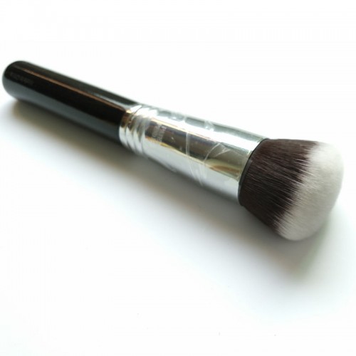 Sigma makeup brush F82 round kabuki cosmetic brush
