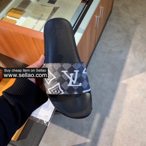 LOUIS VUITTON Men's slippers