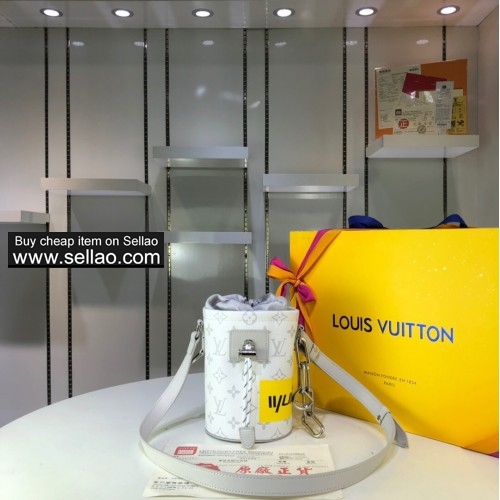 Louis Vuitton men's and women's Bodypack top quality model:M44631 size:12-17-11CM
